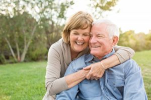 An older couple smiling.